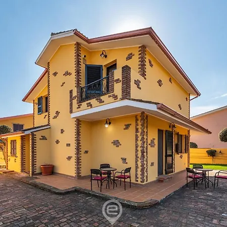 Monica - Gæstehus Iglesias